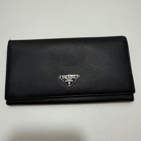 Prada Classic Black Saffiano Wallet - Picture 1 of 10
